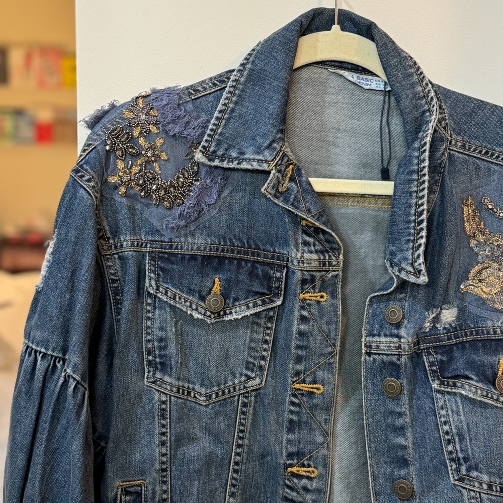 Zara embroidered Jean jacket with beads size XS (oversized)